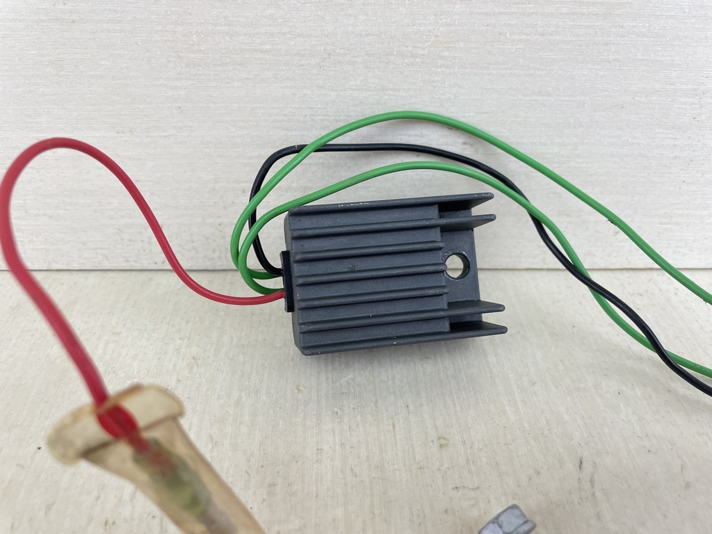 2004 Yamaha 60HP 2 Stroke Outboard Rectifier Regulator Assembly 6H2-81960-10-00