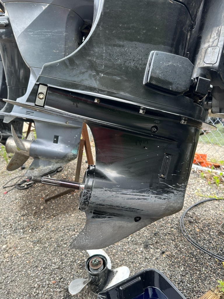 2003 Suzuki 60 HP 4 Stroke Outboard Lower Unit Gear Case  OEM