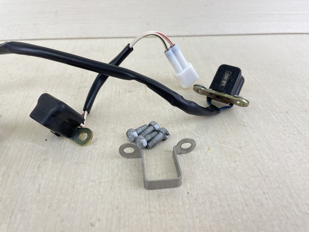 2004 Yamaha 60HP 2 Stroke Outboard Crank Position Sender Unit 6H2-85895-01-00