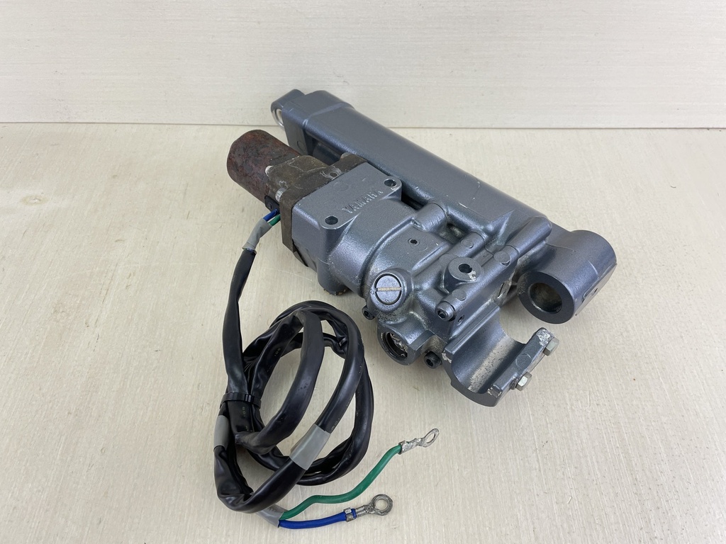 2004 Yamaha 40HP F40 Outboard Power Trim And Tilt Assembly 67C-43800-00-4D