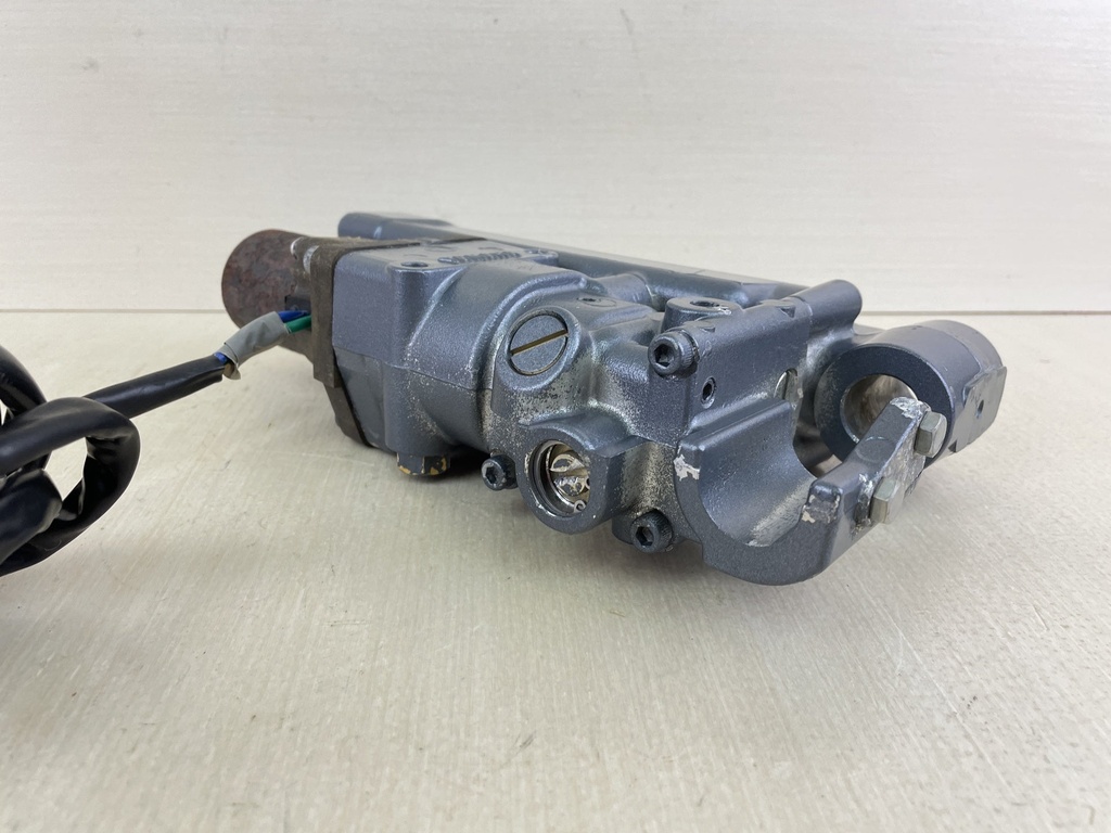 2004 Yamaha 40HP F40 Outboard Power Trim And Tilt Assembly 67C-43800-00-4D