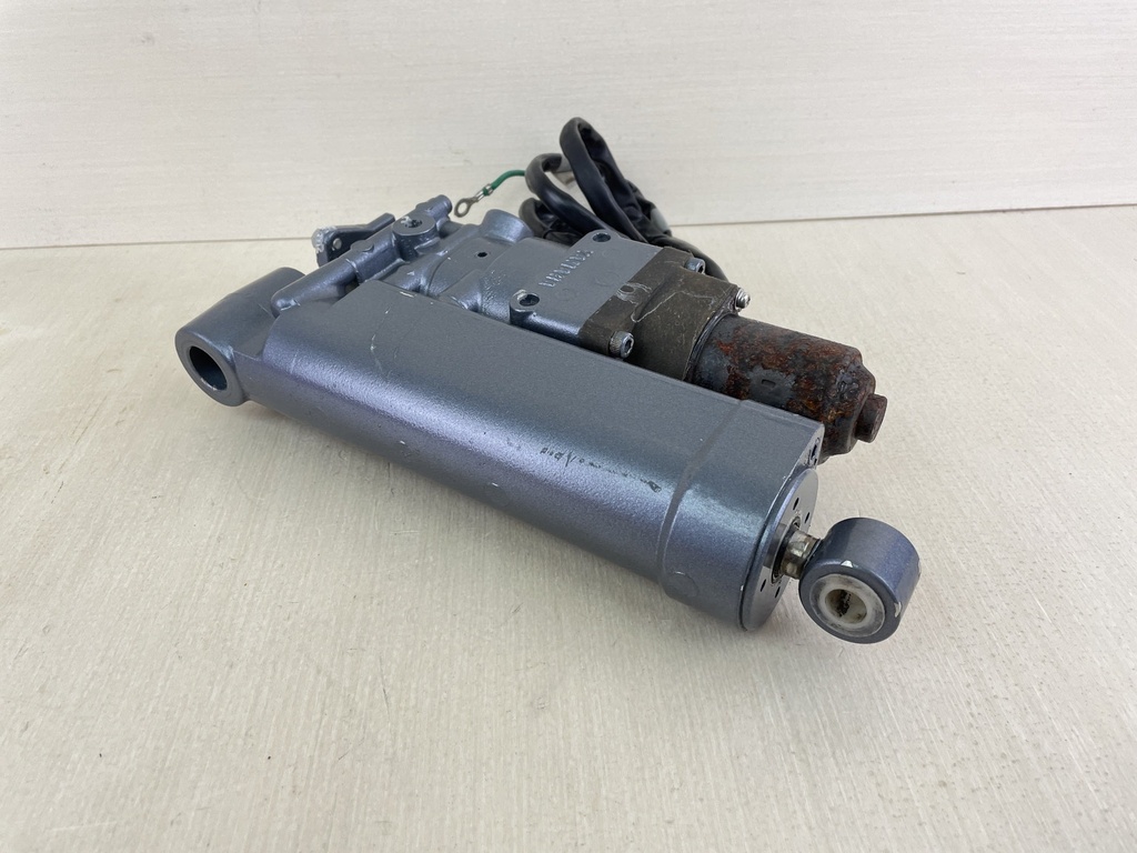 2004 Yamaha 40HP F40 Outboard Power Trim And Tilt Assembly 67C-43800-00-4D