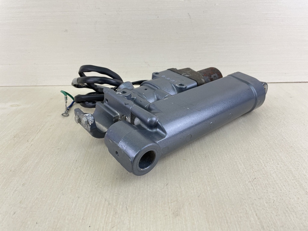 2004 Yamaha 40HP F40 Outboard Power Trim And Tilt Assembly 67C-43800-00-4D