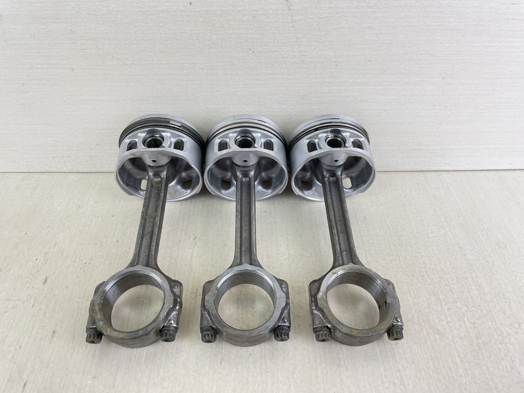 2000 Yamaha 40HP 4 Stroke Outboard Piston & Connecting Rod Set 3 65W-11631-00-96