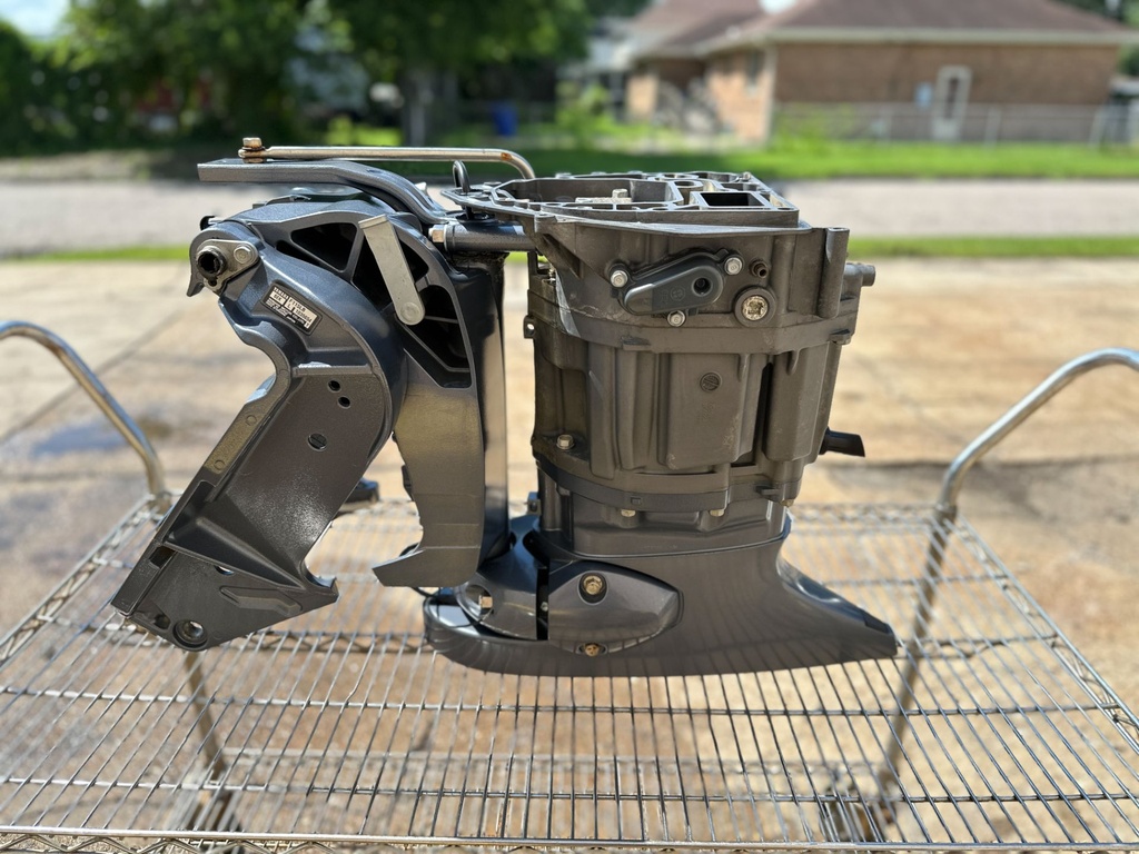 2016 Yamaha 115 HP 4 Stroke L" 20" Complete Midsection & Swivel Bracket 6EK-45111-00-8D