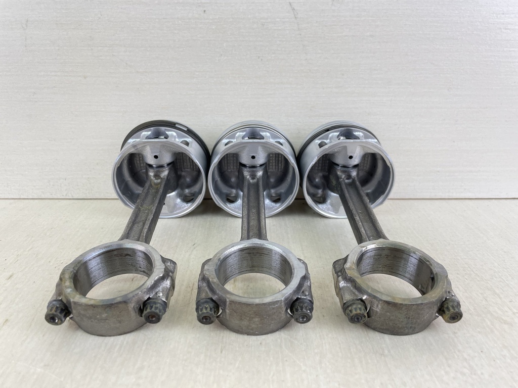 2000 Yamaha 40HP 4 Stroke Outboard Piston & Connecting Rod Set 3 65W-11631-00-96