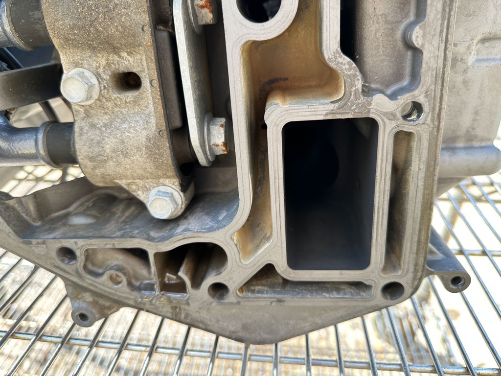 2016 Yamaha 115 HP 4 Stroke L" 20" Complete Midsection & Swivel Bracket 6EK-45111-00-8D
