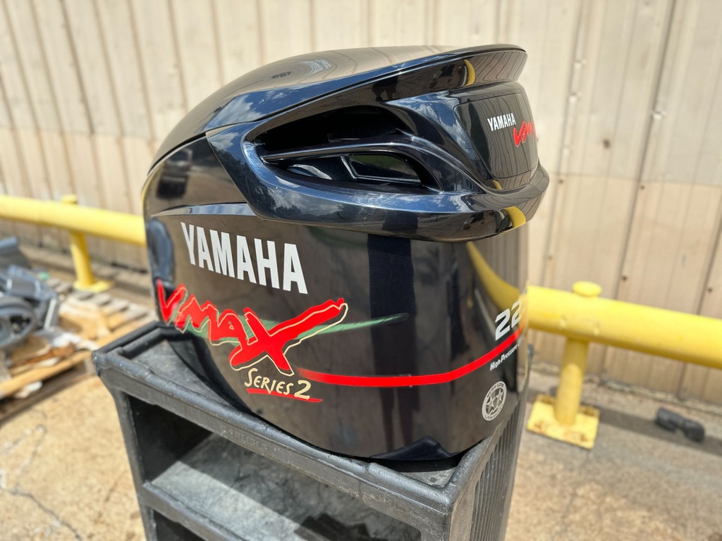 2009 Yamaha 225 HP 2 Stroke Outboard Top Cowling 60Y-42610-01-NA OEM