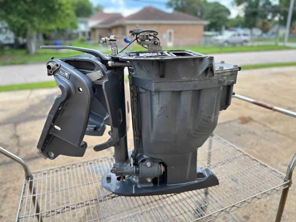 2017 Yamaha 200 HP 4 Stroke Outboard Complete Midsection & Swivel Bracket 6DA-45111-00-8D OEM