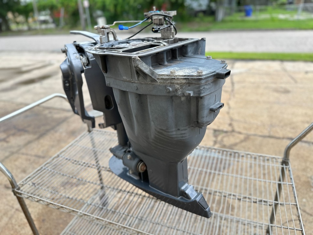 2017 Yamaha 200 HP 4 Stroke Outboard Complete Midsection & Swivel Bracket 6DA-45111-00-8D OEM