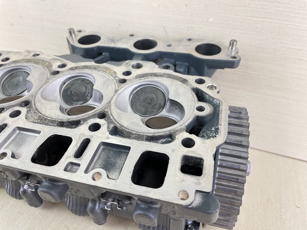 2000 Yamaha 40HP 4 Stroke Outboard Cylinder Head Assembly 67C-W009A-00-4D