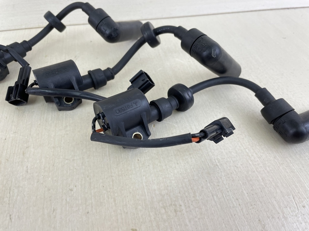 2000 Yamaha 40HP 4 Stroke Outboard Ignition Coil & Wire 67C-85570-00-00