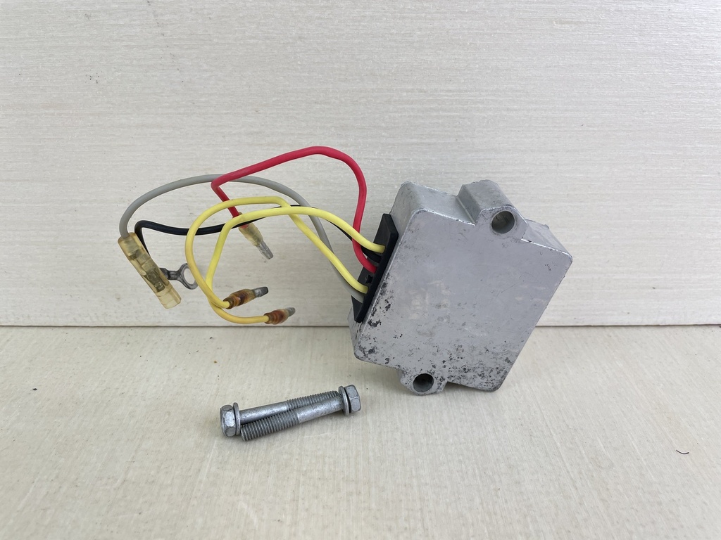 2000 Yamaha 40HP 4 Stroke Outboard Rectifier & Regulator Assembly 65W-81960-00-00