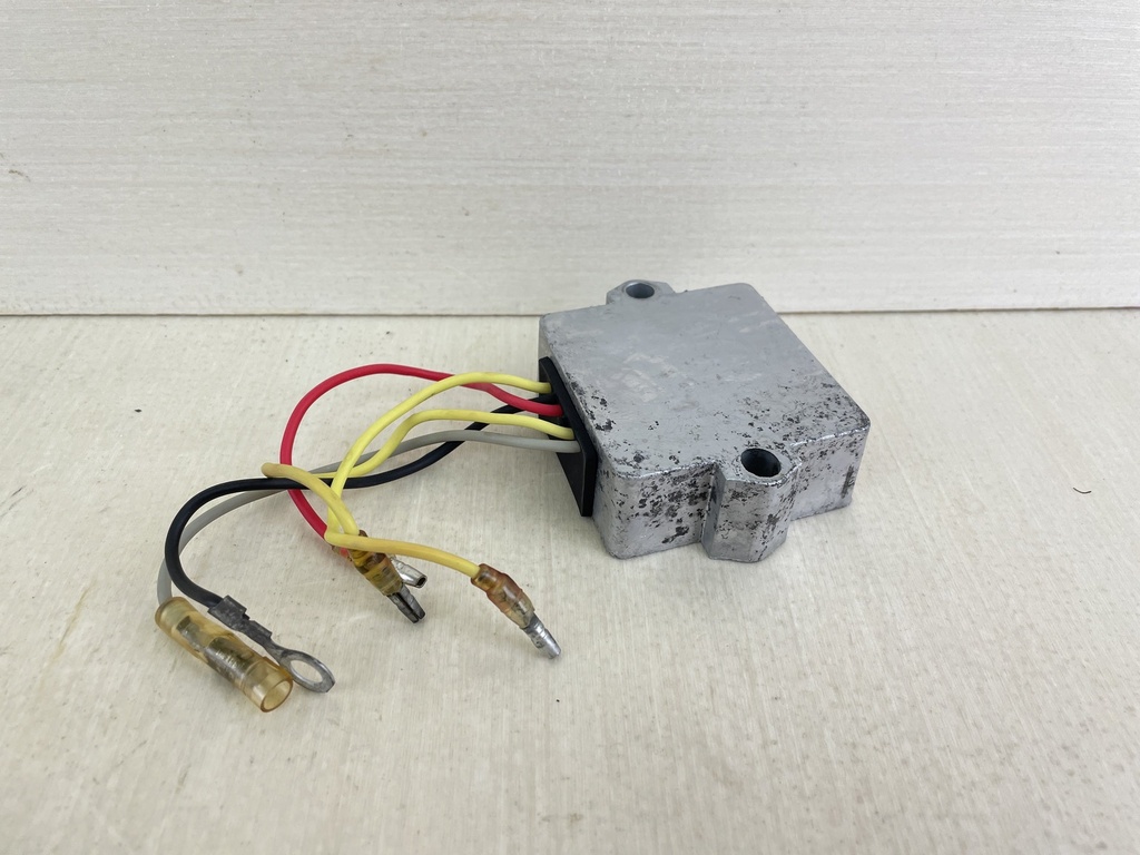 2000 Yamaha 40HP 4 Stroke Outboard Rectifier & Regulator Assembly 65W-81960-00-00