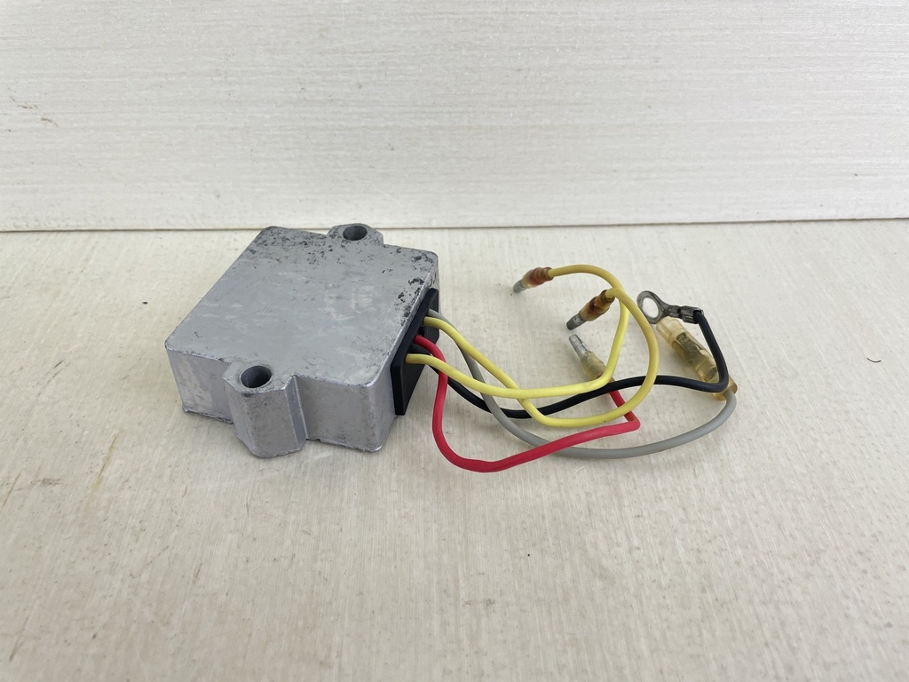 2000 Yamaha 40HP 4 Stroke Outboard Rectifier & Regulator Assembly 65W-81960-00-00