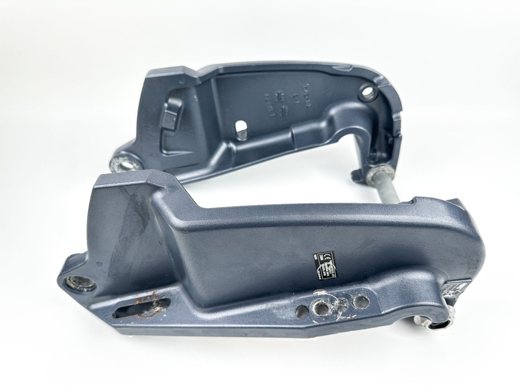 2016 Yamaha 150 HP 4 Stroke Outboard Clamp Bracket Pair 64E-43112-02-8D OEM
