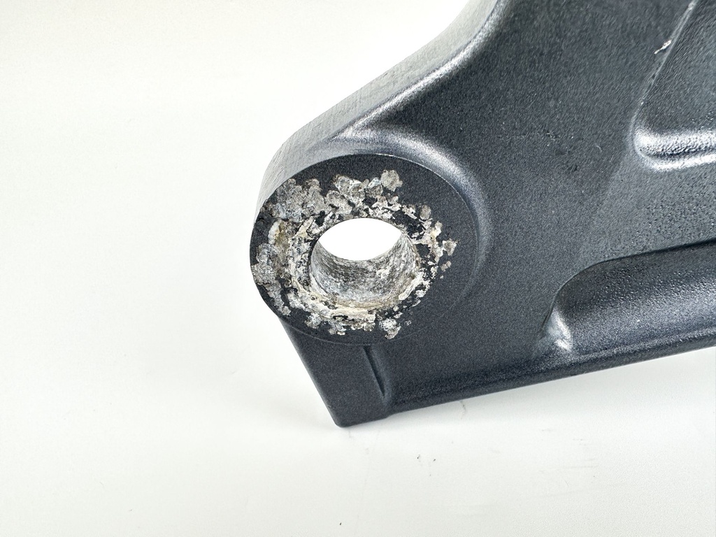 2016 Yamaha 150 HP 4 Stroke Outboard Clamp Bracket Pair 64E-43112-02-8D OEM