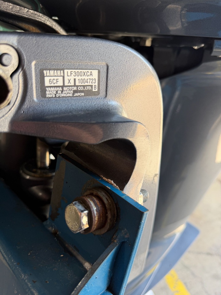 2013 Twin Yamaha F300 300HP 4 Stroke Outboard Engines W/ 25" Shaft 584 Hours