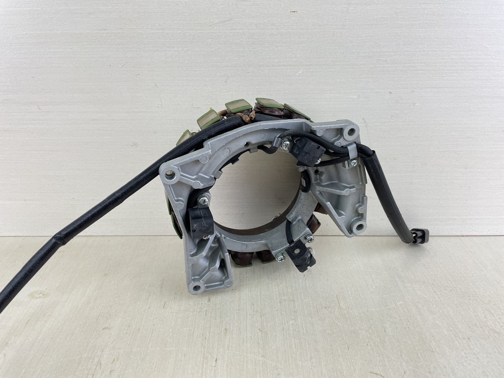 2006 Yamaha 225HP 4 Stroke Outboard Stator Coil Pulser Base Assembly 69J-81410-10-00