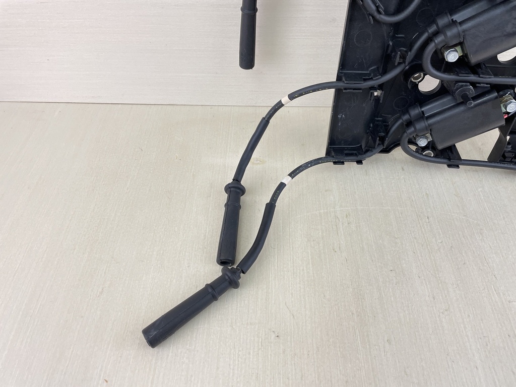 2006 Yamaha 225HP 4 Stroke Outboard Ignition Coil Set With Bracket 69J-82310-00-00