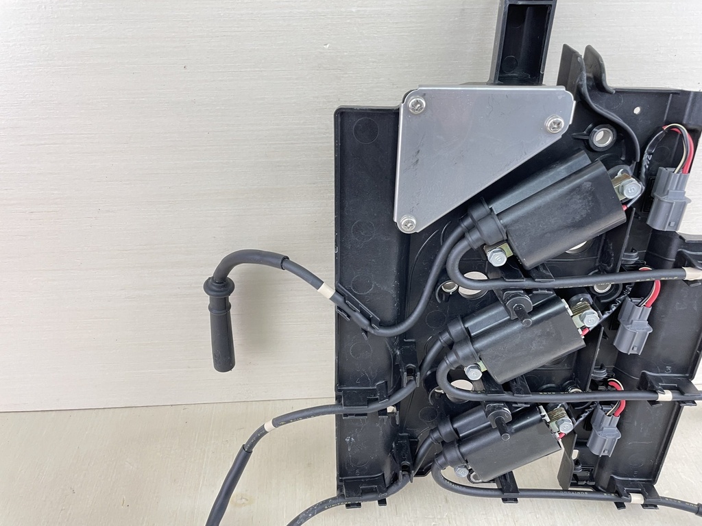 2006 Yamaha 225HP 4 Stroke Outboard Ignition Coil Set With Bracket 69J-82310-00-00