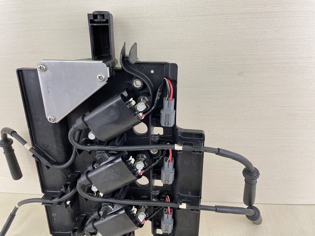 2006 Yamaha 225HP 4 Stroke Outboard Ignition Coil Set With Bracket 69J-82310-00-00