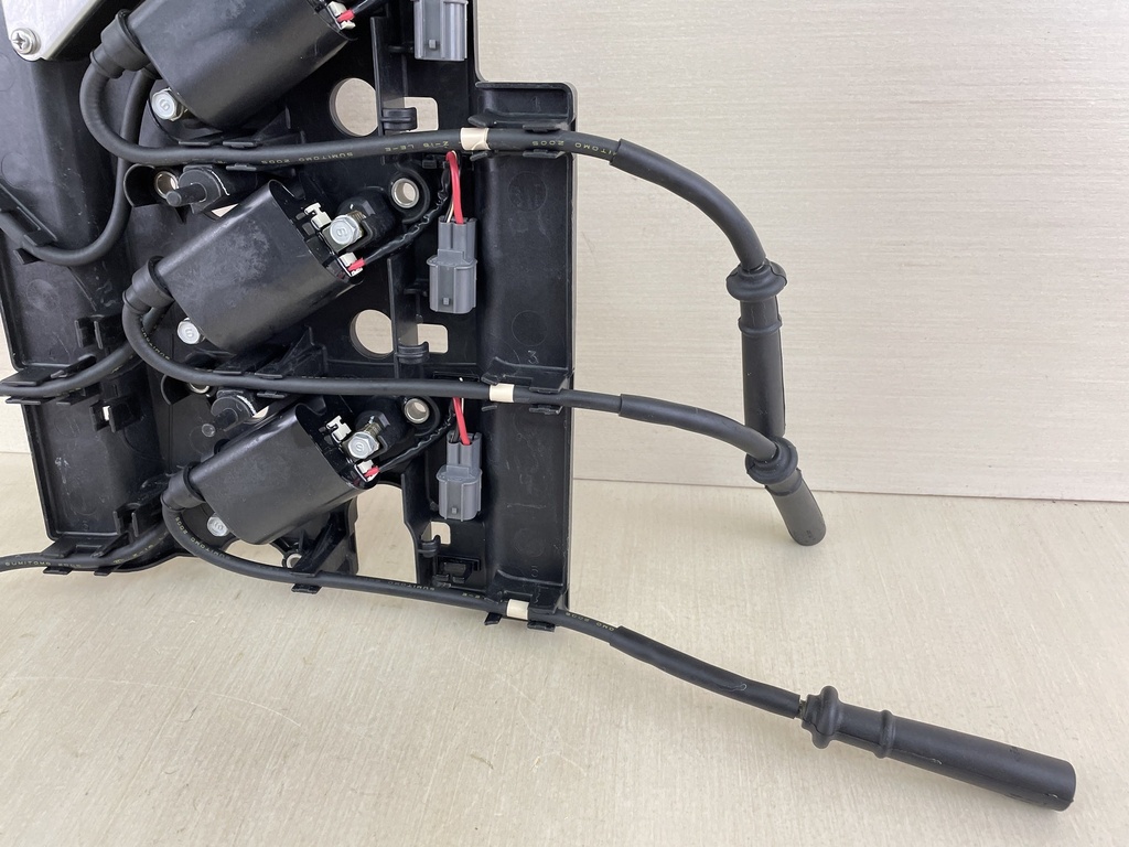 2006 Yamaha 225HP 4 Stroke Outboard Ignition Coil Set With Bracket 69J-82310-00-00