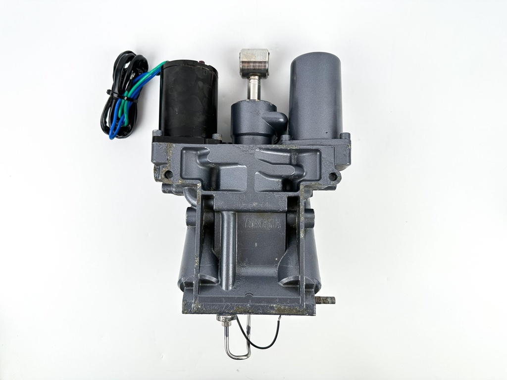 2004 Yamaha 225 HP 4 Stroke Outboard Power Trim Tilt Unit 69J-43800-01-4D Leaks