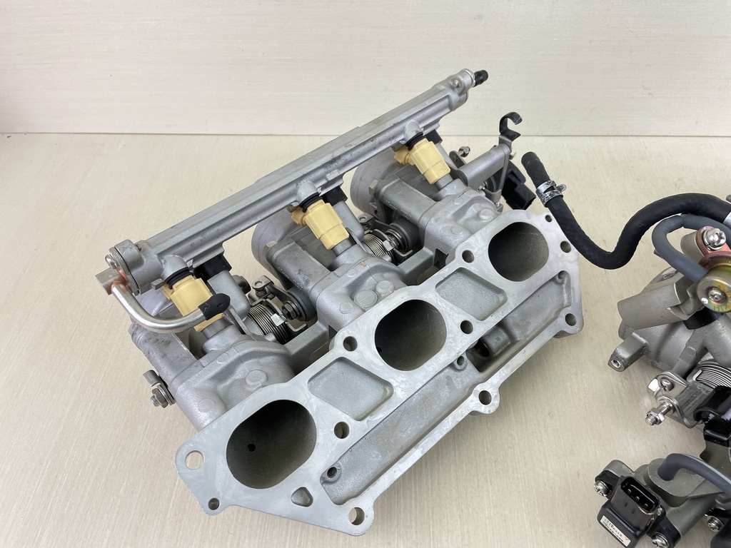 2006 Yamaha 225HP 4 Stroke Outboard Throttle Body Assembly Set Pair 69J-13750-01-00