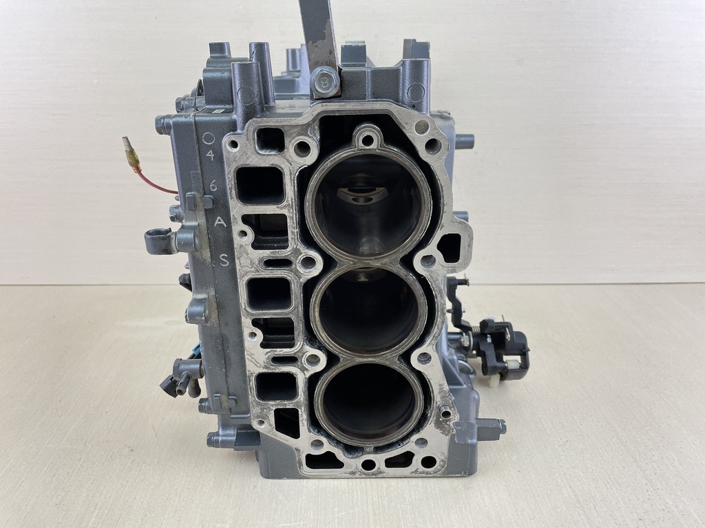 2000 Yamaha 40HP 4 Stroke Outboard CrankCase Block Assembly 67C-15100-00-94