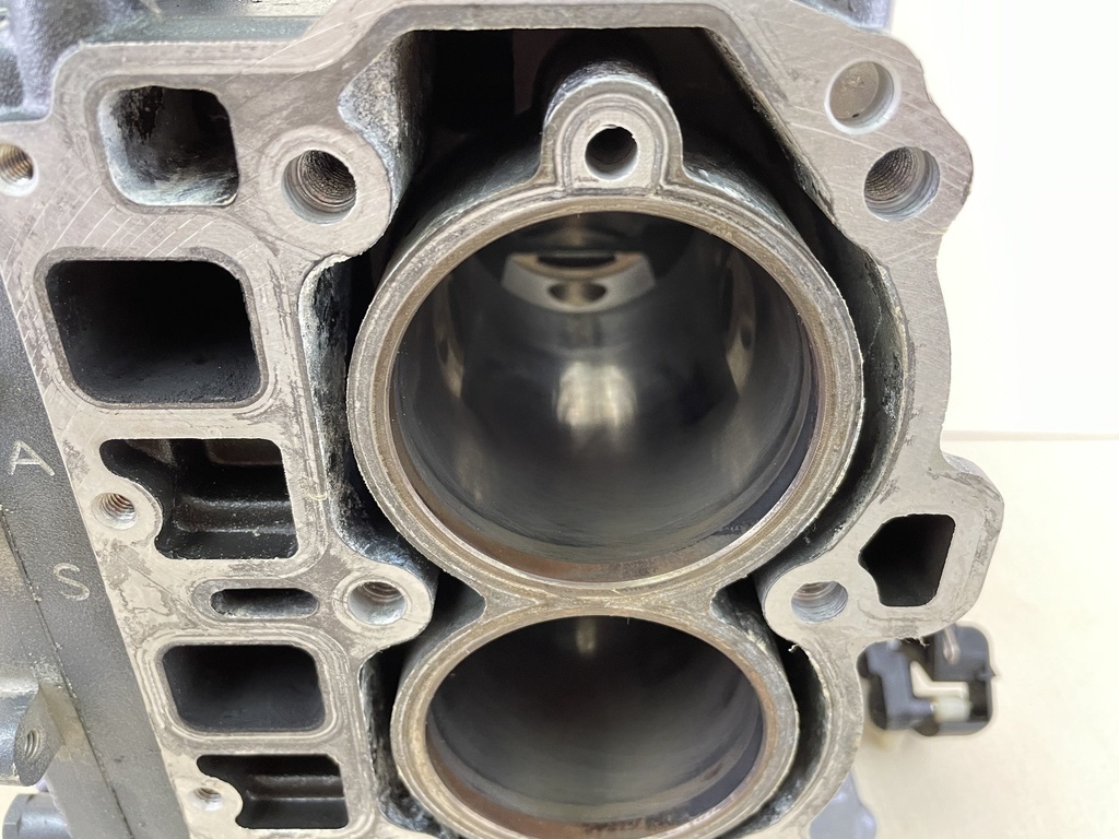 2000 Yamaha 40HP 4 Stroke Outboard CrankCase Block Assembly 67C-15100-00-94