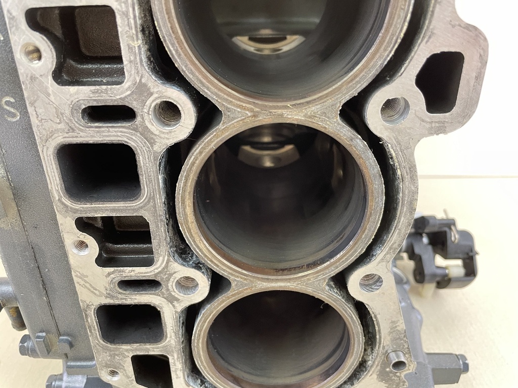 2000 Yamaha 40HP 4 Stroke Outboard CrankCase Block Assembly 67C-15100-00-94