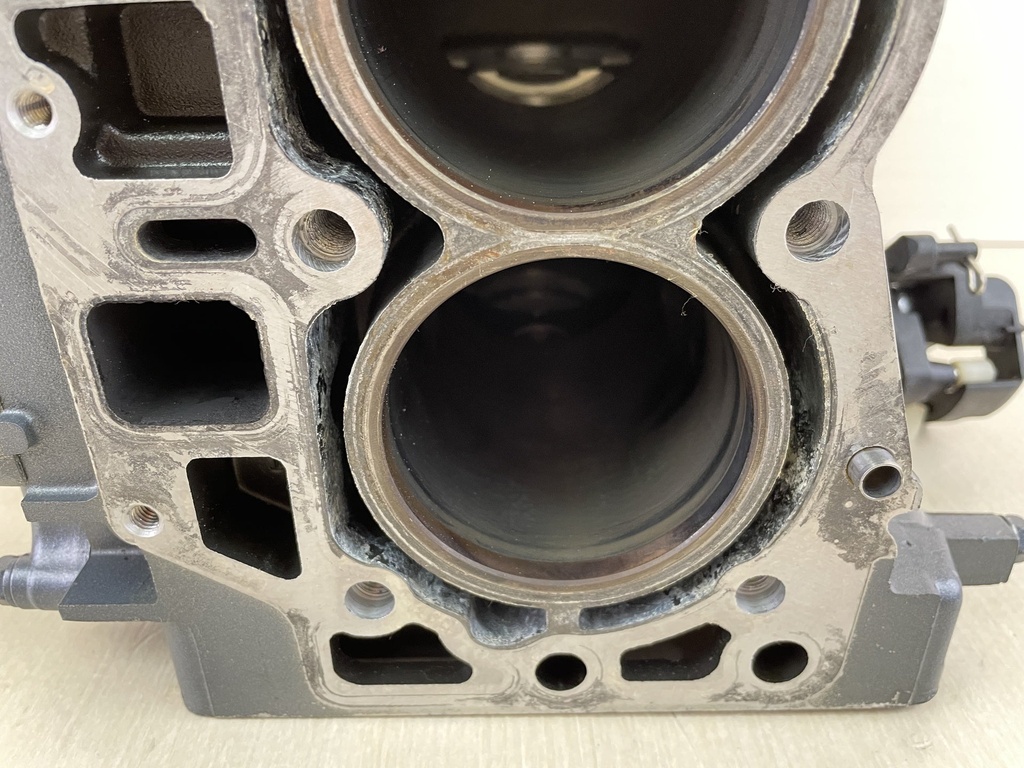 2000 Yamaha 40HP 4 Stroke Outboard CrankCase Block Assembly 67C-15100-00-94