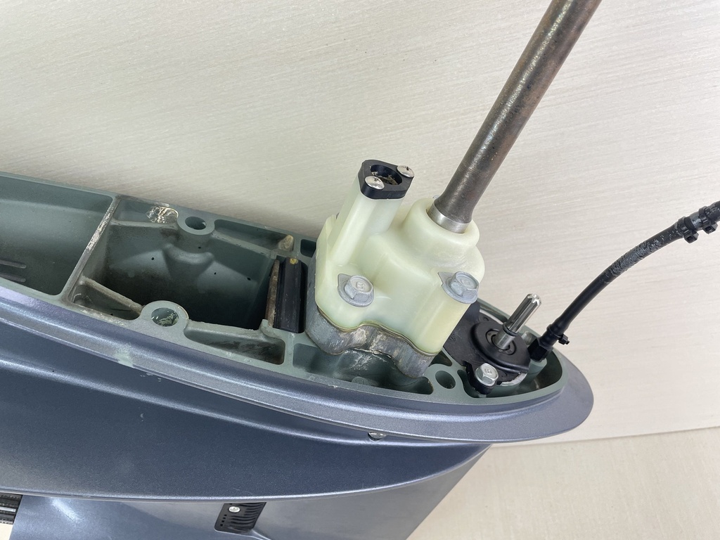 2008 Yamaha 70HP 2 Stroke Outboard 20" Long Lower Unit Gear Case 6H3-45300-20-8D