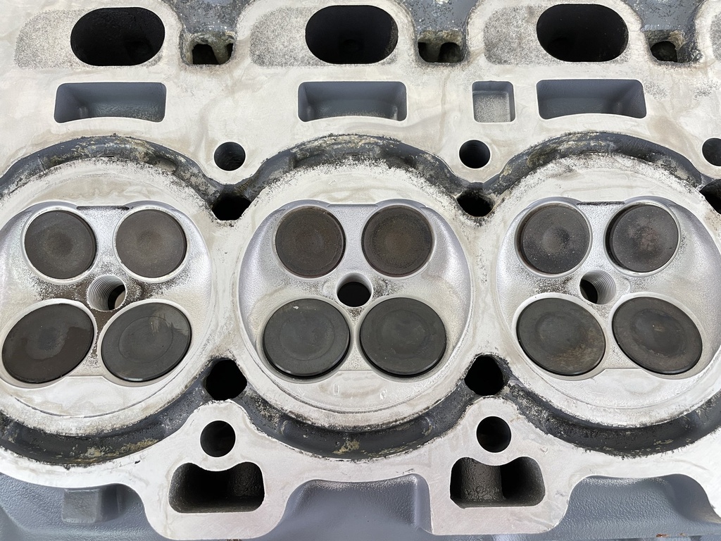 2006 Yamaha 115HP 4 Stroke Outboard Cylinder Head 68V-W009A-05-1S