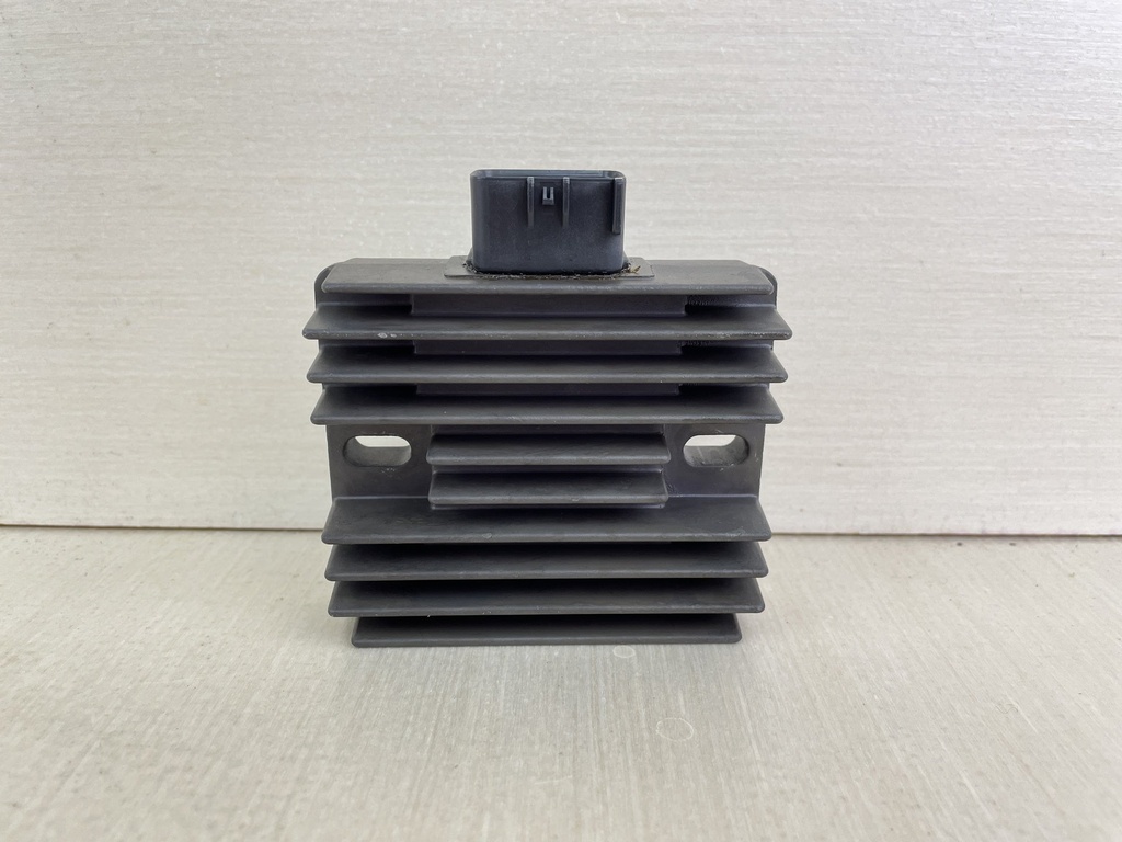 2006 Yamaha 115HP 4 Stroke Outboard Rectifier & Regulator Assembly 68V-81960-10-00