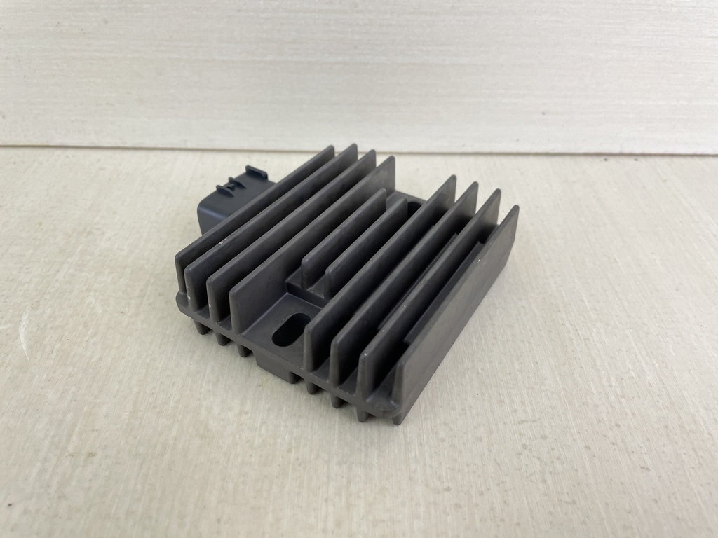 2006 Yamaha 115HP 4 Stroke Outboard Rectifier & Regulator Assembly 68V-81960-10-00