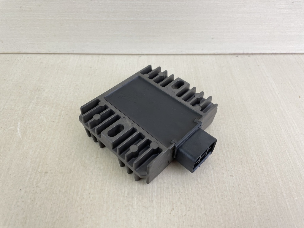 2006 Yamaha 115HP 4 Stroke Outboard Rectifier & Regulator Assembly 68V-81960-10-00