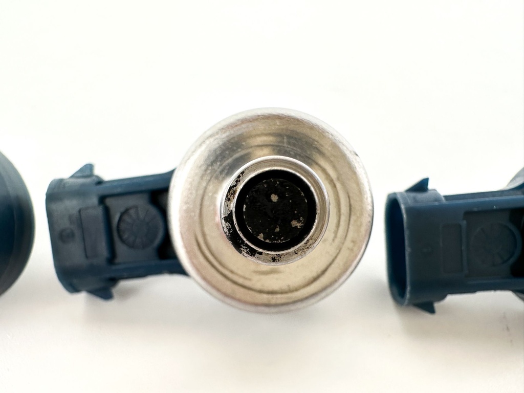 2007 Mercury 225 HP 2 Stroke Outboard Air Injector 883078A05 OEM