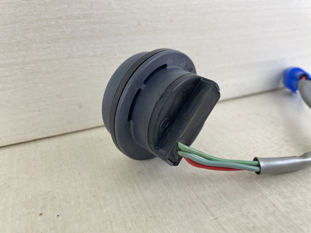 2006 Yamaha 115HP 4 Stroke Outboard Trim & Tilt Switch Assembly 63D-82563-10-00