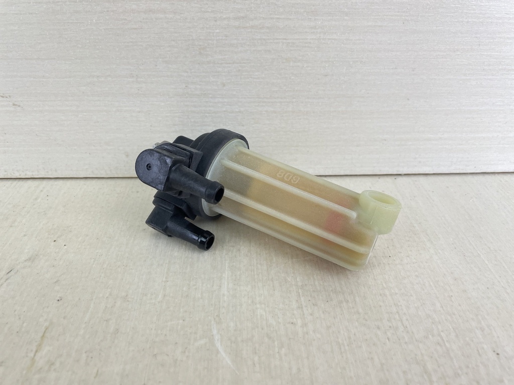 2006 Yamaha 115HP 4 Stroke Outboard Fuel Filter Assembly 6D8-24560-00-00