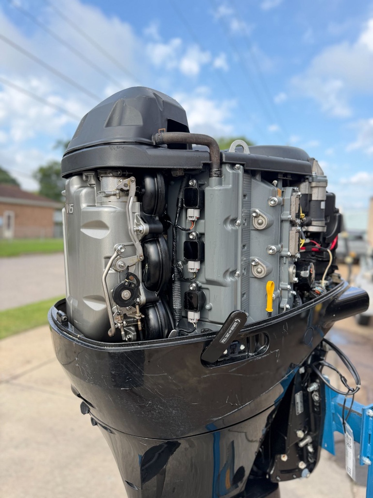 Suzuki 200HP 4 Stroke Outboard Engine 25" Shaft - Used Engine