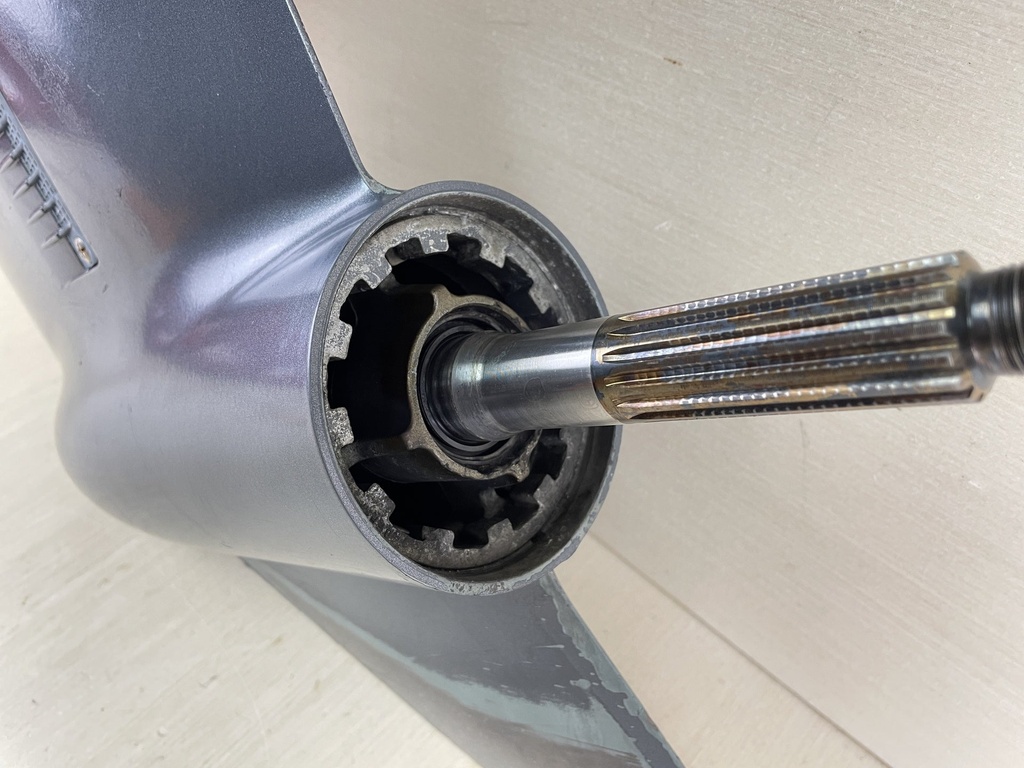 2000-2015  Yamaha 15HP 4 Stroke Outboard 20" Lower Unit Gear Case 68V-45300-12-8D