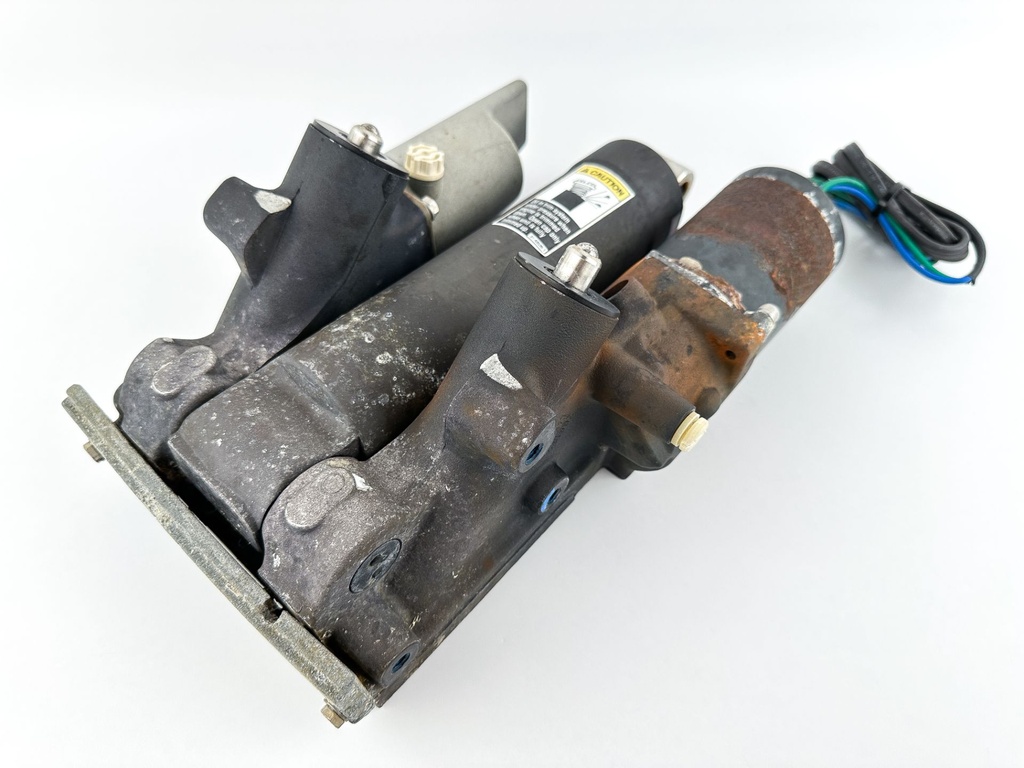 2005 Mercury 150 HP 2 Stroke Outboard Power Trim Tilt Unit 855998A3 OEM