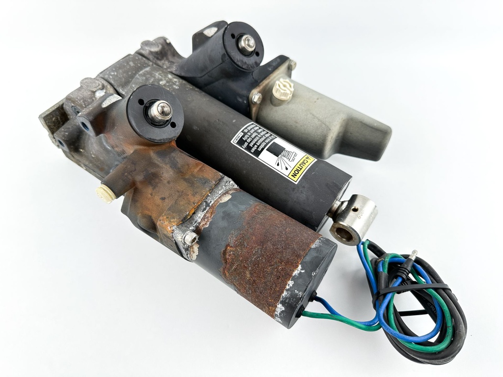 2005 Mercury 150 HP 2 Stroke Outboard Power Trim Tilt Unit 855998A3 OEM