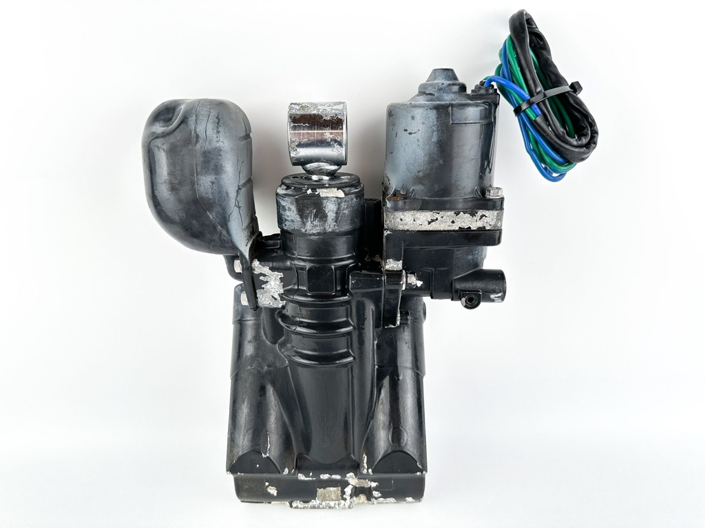 2002 Evinrude 200 HP 2 Stroke Outboard Power Trim Tilt Unit 5005115 OEM