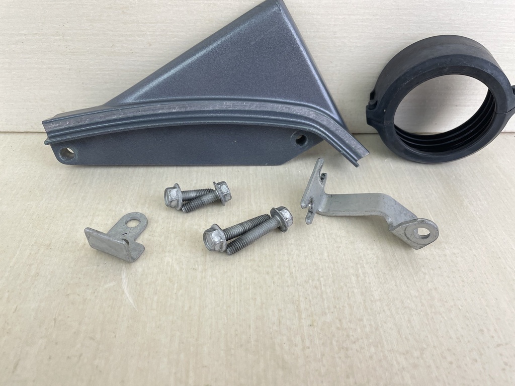 2000-2008 Yamaha 115HP 4 Stroke Outboard Cable Cover Plate 68V-42738-00-5B