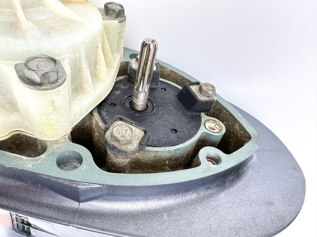 2004+ Yamaha 150HP 4 Stroke Outboard 20" L Shaft Lower Unit Gear Case 63P-45300-03-8D
