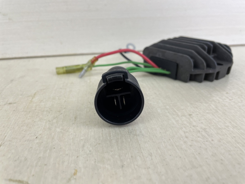 2000 Yamaha 50HP 4 Stroke Outboard Rectifier & Regulator Assembly 62Y-81960-00-00