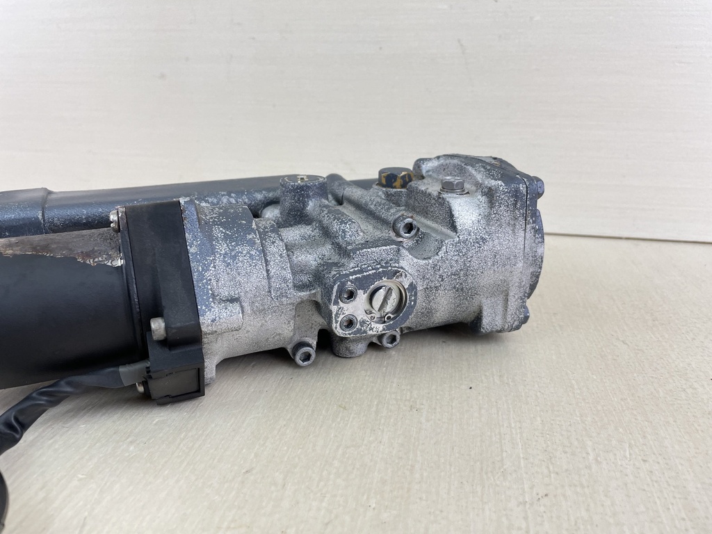 1995 - 2001 Yamaha 40 50 HP 4 Stroke Outboard Power Trim & Tilt Unit Assembly 